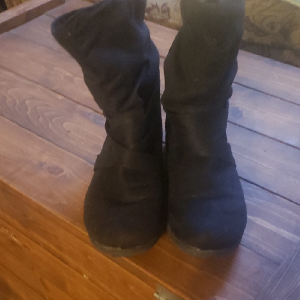 Black ankle boots.